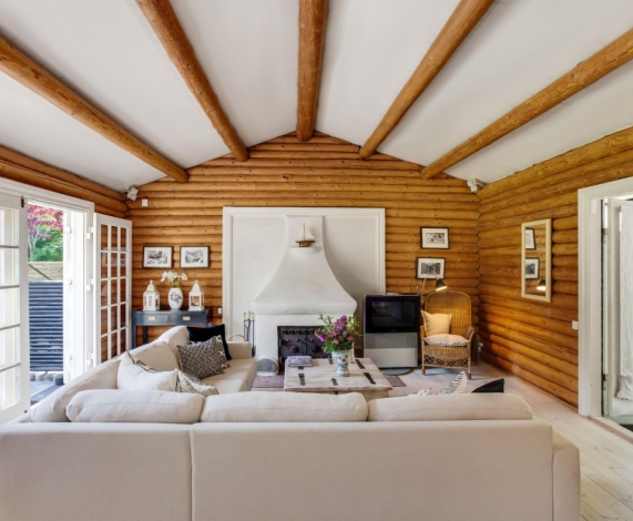 Плюсы и минусы потолков в деревянном доме